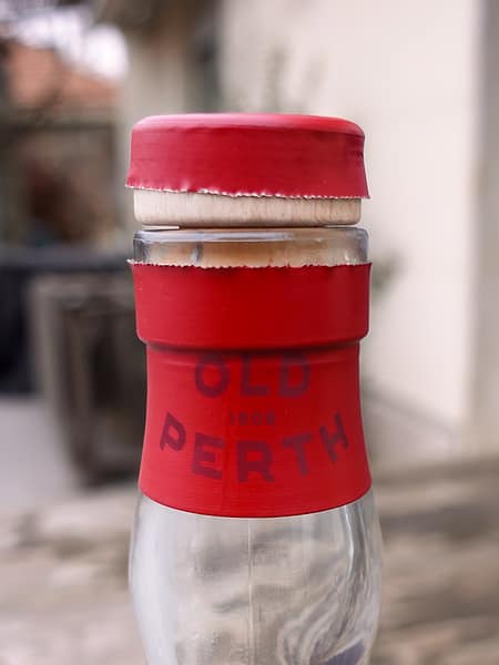 Old Perth Cask Strength whisky neck seal detail