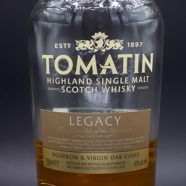 Tomatin Legacy label detail calling the use of bourbon and virgin oak casks