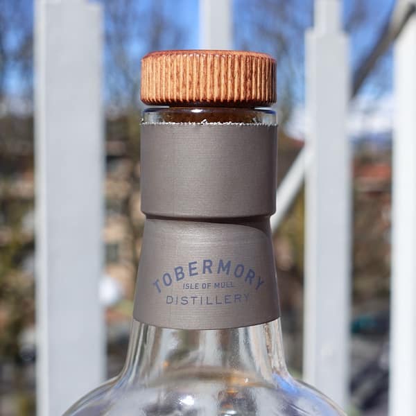 Ledaig 10 bottle neck foil detail